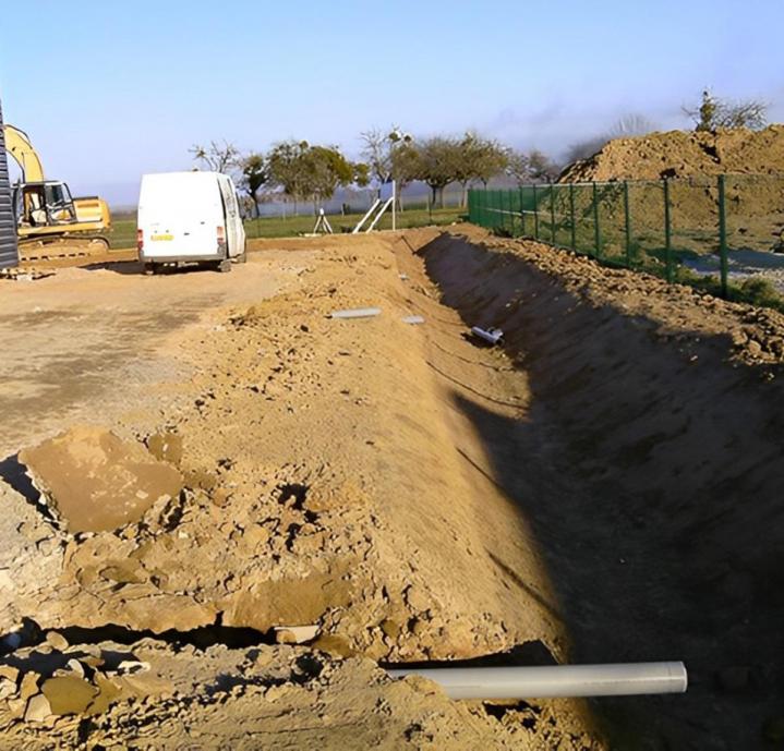 Fosse toutes eaux fonctionnelle.